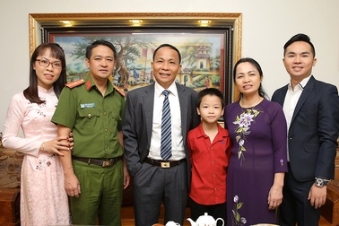 Ngày 20/11 nói về gia đình có 3 đời thành công trong giáo dục