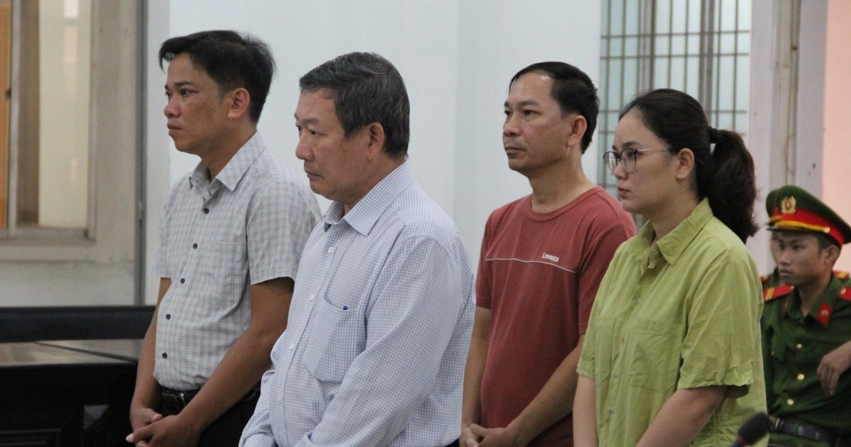 Trần Quốc Huy người trực tiếp nhận gần 2 tỷ đồng từ doanh nghiệp sau đó đưa cho cựu Giám đốc CDC Khánh Hòa (Ảnh: Trung Thi).
