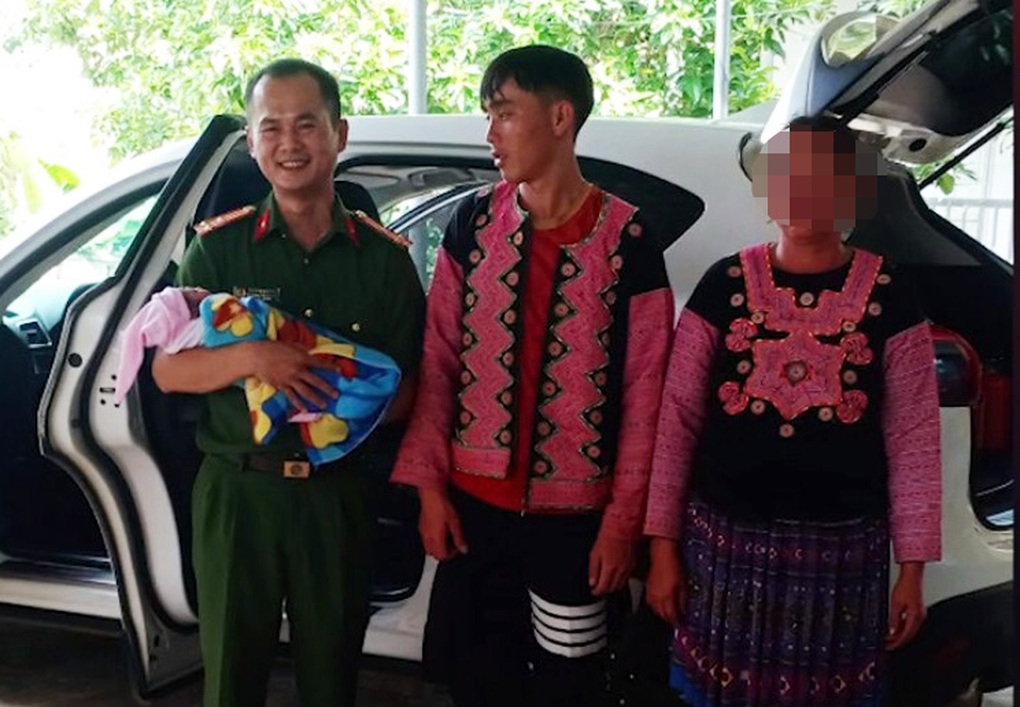 Phó trưởng công an huyện đỡ đẻ trên đường đi công tác - 1 Phó trưởng công an huyện đỡ đẻ trên đường đi công tác - 1