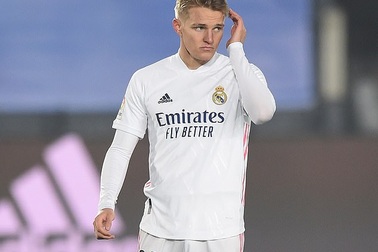 Bị HLV Zidane "bỏ rơi", "báu vật" Odegaard nằng nặc đòi rời Real Madrid