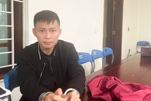 Phó giám đốc ung dung, bảnh bao lái Camry đi làm sau khi cướp ngân hàng