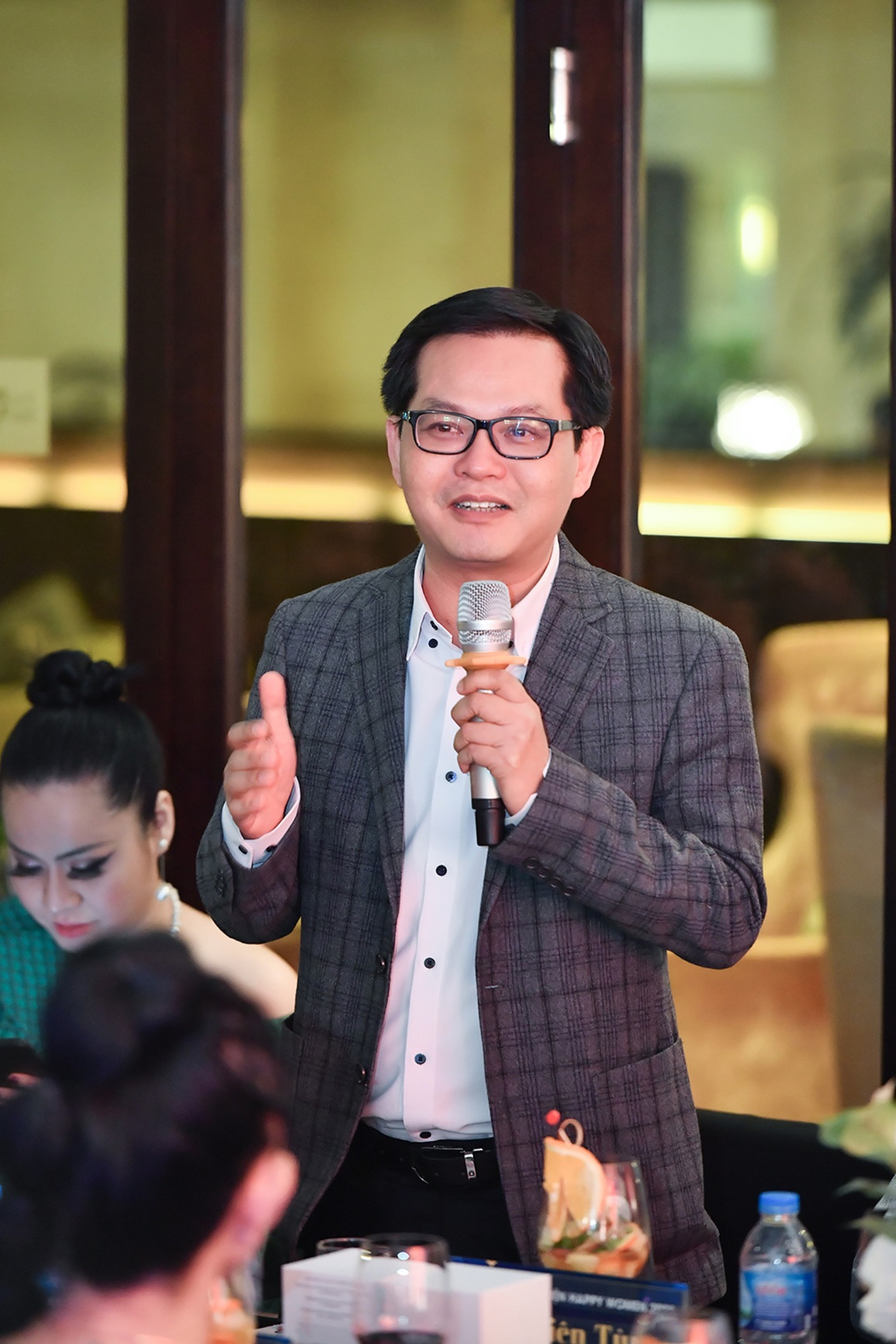 NSND Trung Hiếu bất ngờ với tiểu phẩm Táo Quân của Happy Women - 2