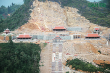 Đại công trường trái quy hoạch ở Lũng Cú vẫn thi công dù bị “tuýt còi”