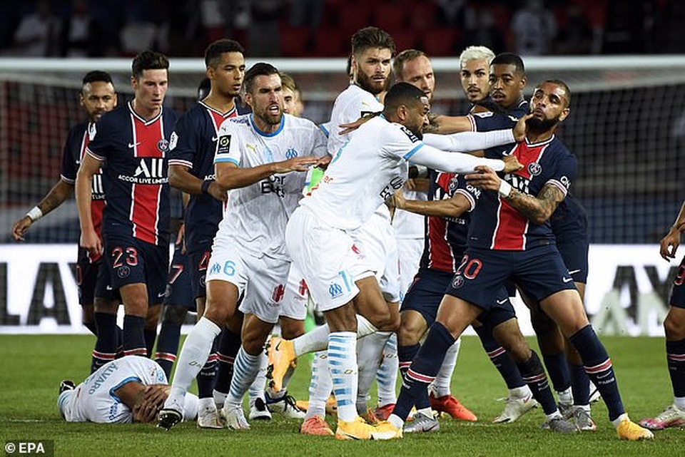 Neymar và 4 cầu thủ nhận thẻ đỏ sau màn hỗn chiến ở trận PSG-Marseille - 3 Neymar và 4 cầu thủ nhận thẻ đỏ sau màn hỗn chiến ở trận PSG-Marseille - 3