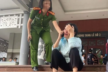 Vụ cháy 14 người chết: Mẹ khóc ngất khi nam sinh năm 4 tử vong