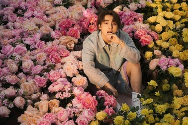 Xe VinFast màu “hường” gây sốt khi xuất hiện trong MV mới của Sơn Tùng M-TP