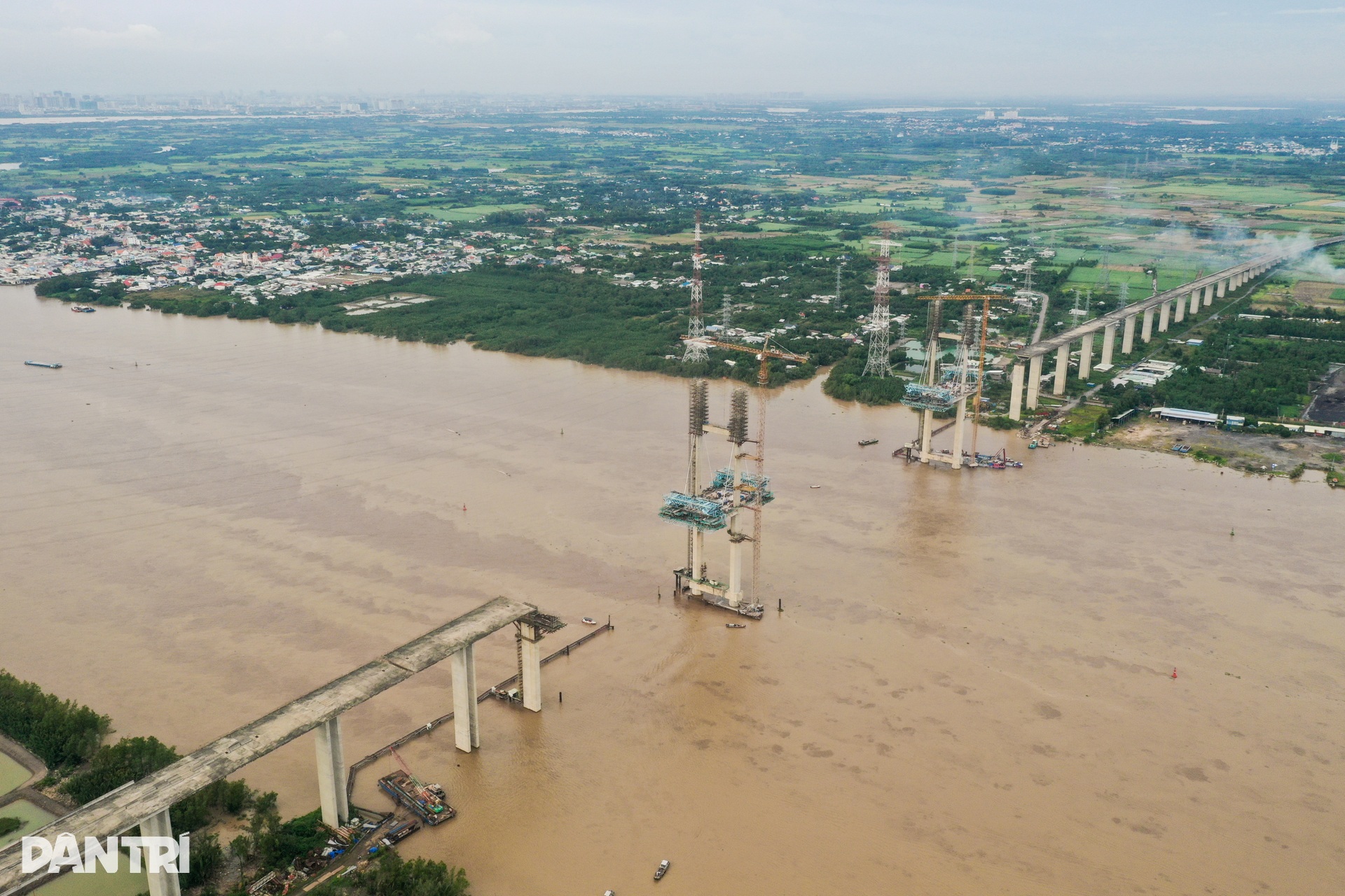Cầu dây văng có tĩnh không cao nhất Việt Nam sắp hoàn thiện - 12 Cầu dây văng có tĩnh không cao nhất Việt Nam sắp hoàn thiện - 12