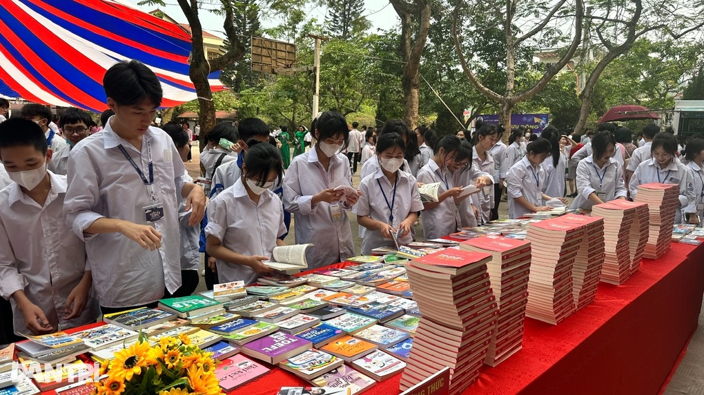 Lào Cai: Huyện đầu tiên tổ chức Ngày sách và Văn hóa đọc Việt Nam - 1 Lào Cai: Huyện đầu tiên tổ chức Ngày sách và Văn hóa đọc Việt Nam - 1