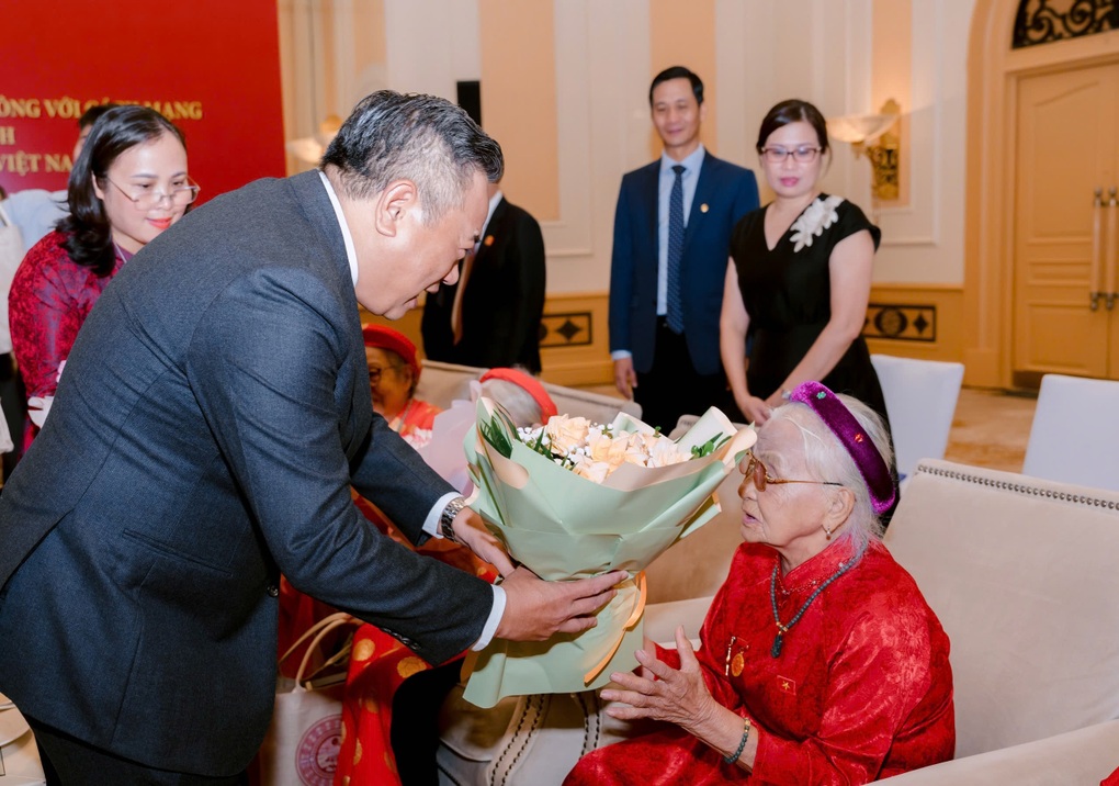 Hà Nội gặp mặt, tri ân Mẹ Việt Nam Anh hùng, người có công với cách mạng - 1 Hà Nội gặp mặt, tri ân Mẹ Việt Nam Anh hùng, người có công với cách mạng - 1
