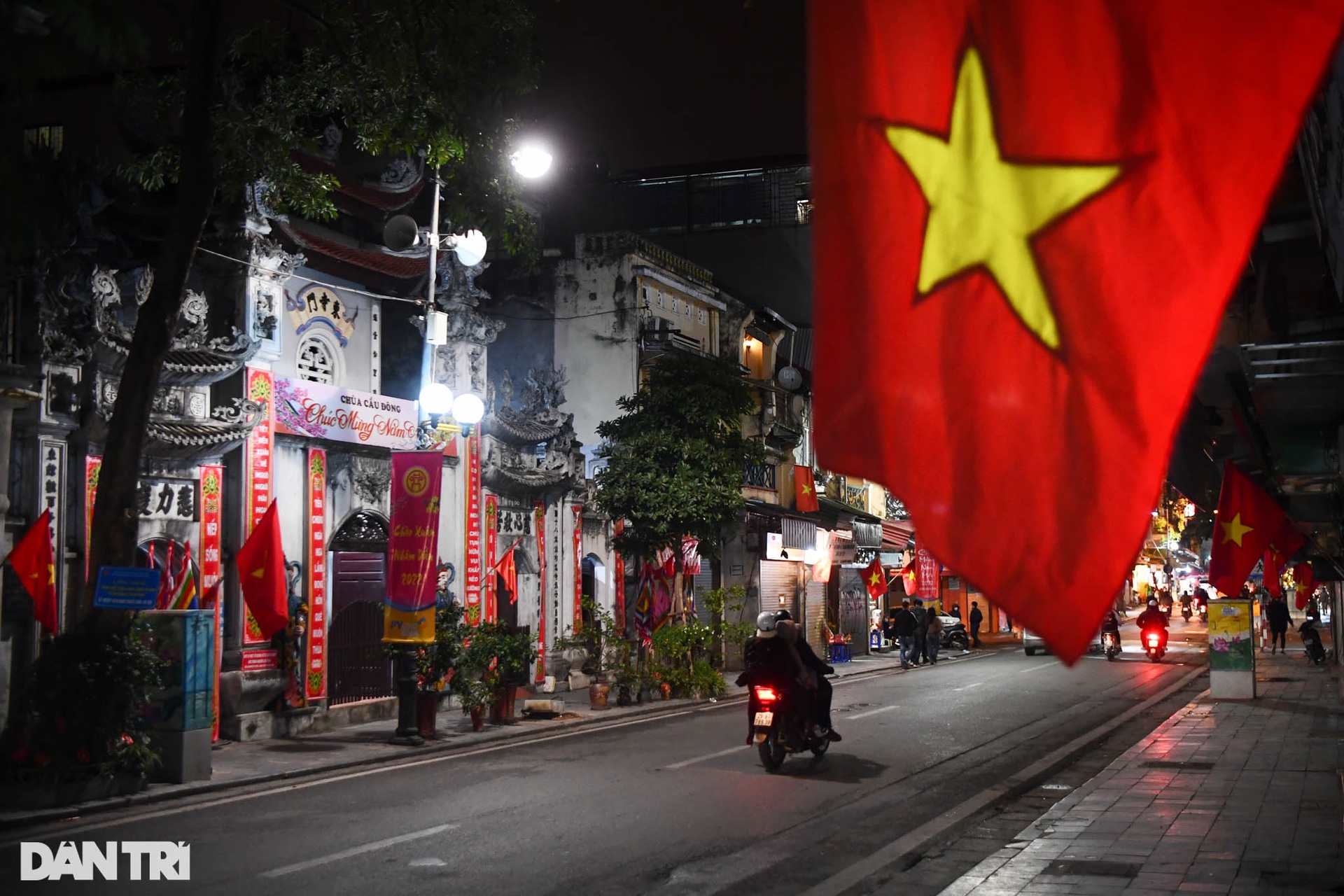 Đêm giao thừa tĩnh lặng, khác biệt tại Hà Nội - 6