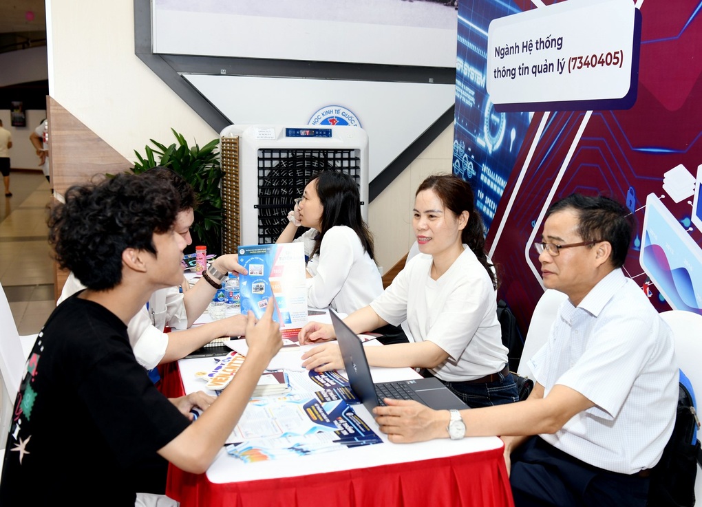 Khi Trường Kinh tế Quốc dân lấn sân mở loạt ngành mới về kỹ thuật - 1 Khi Trường Kinh tế Quốc dân lấn sân mở loạt ngành mới về kỹ thuật - 1