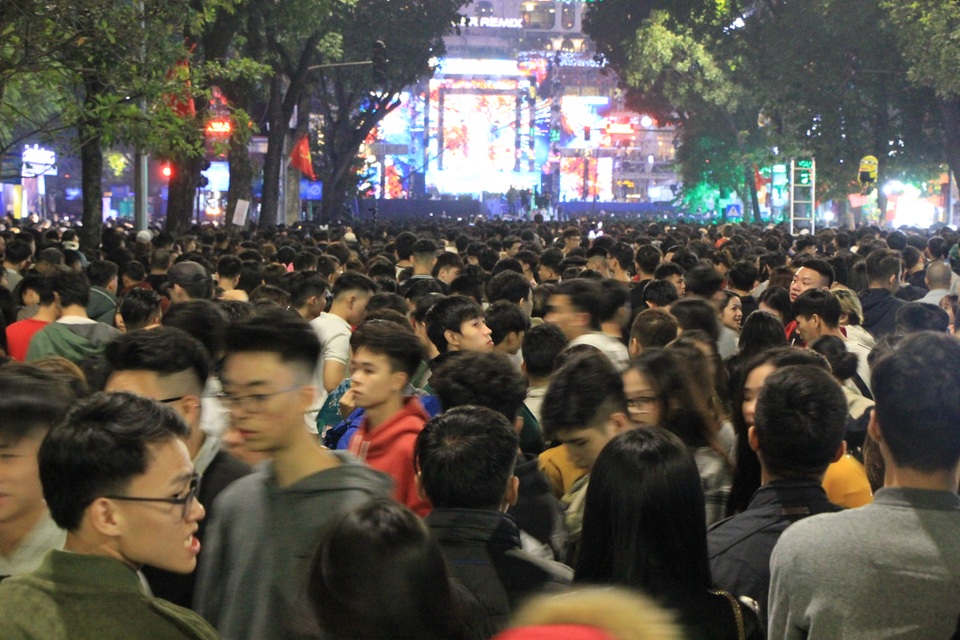 Biển người hân hoan chào năm mới 2020 - 55 Biển người hân hoan chào năm mới 2020 - 55