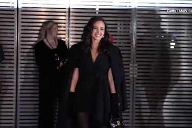 Jessica Alba gợi nhớ lại hình ảnh "Thiên thần bóng tối" sau 20 năm