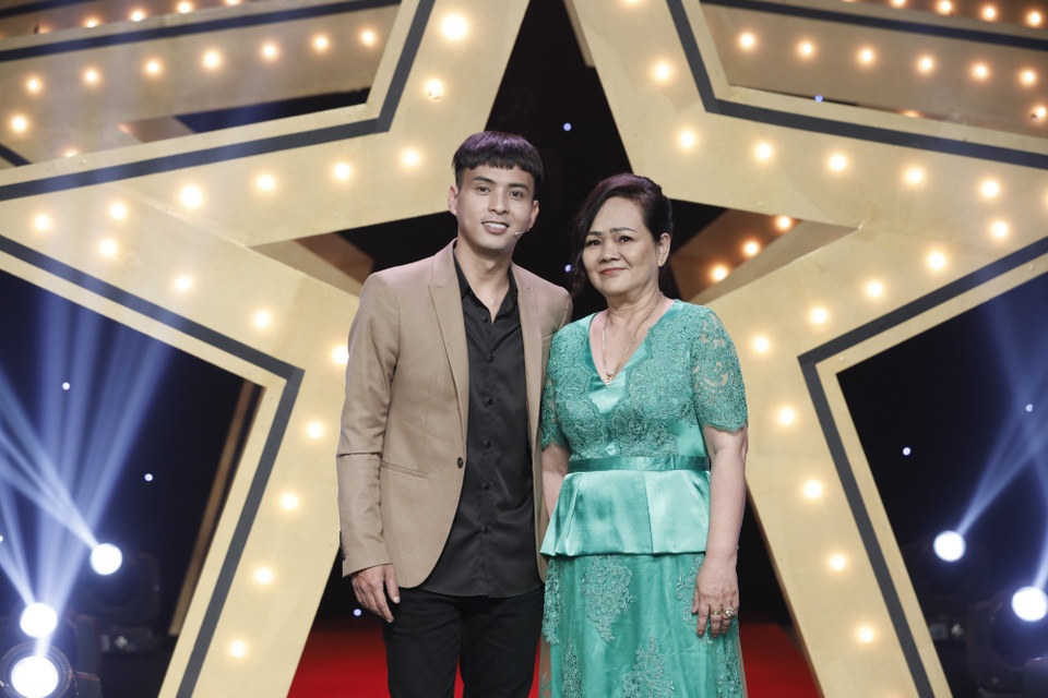 Hồ Quang Hiếu từng đi làm phục vụ, ở trọ nhếch nhác chỉ đủ chỗ nằm - 2 Hồ Quang Hiếu từng đi làm phục vụ, ở trọ nhếch nhác chỉ đủ chỗ nằm - 2