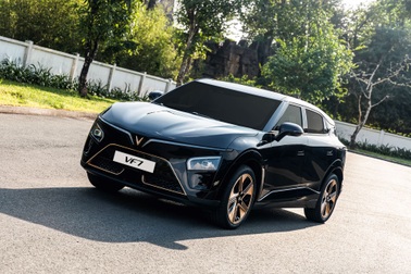 VinFast VF 7 nổi bật về vận hành và công nghệ