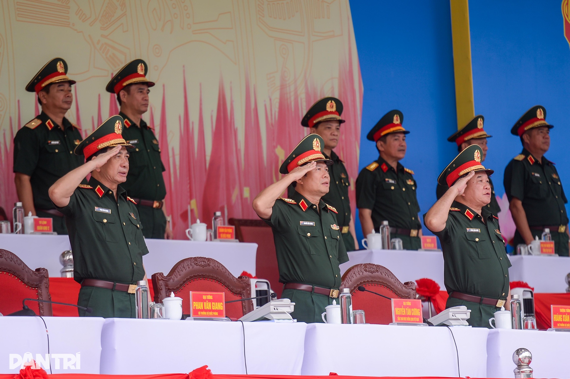 Đại tướng Phan Văn Giang kiểm tra, động viên các khối tham gia diễu binh - 1 Đại tướng Phan Văn Giang kiểm tra, động viên các khối tham gia diễu binh - 1