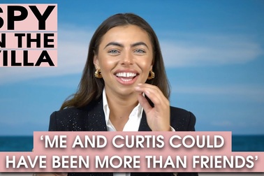 Francesca Allen vui vẻ trả lời phỏng vấn