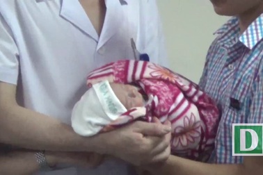 Con sản phụ từ chối điều trị ung thư xuất viện khỏe mạnh