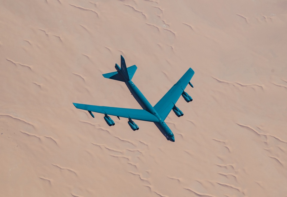 Mỹ tung video pháo đài bay B-52 áp sát Iran - 1 Mỹ tung video pháo đài bay B-52 áp sát Iran - 1