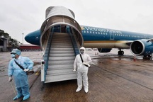Tạm dừng chuyến bay từ các nước có Covid-19 chủng mới về Việt Nam