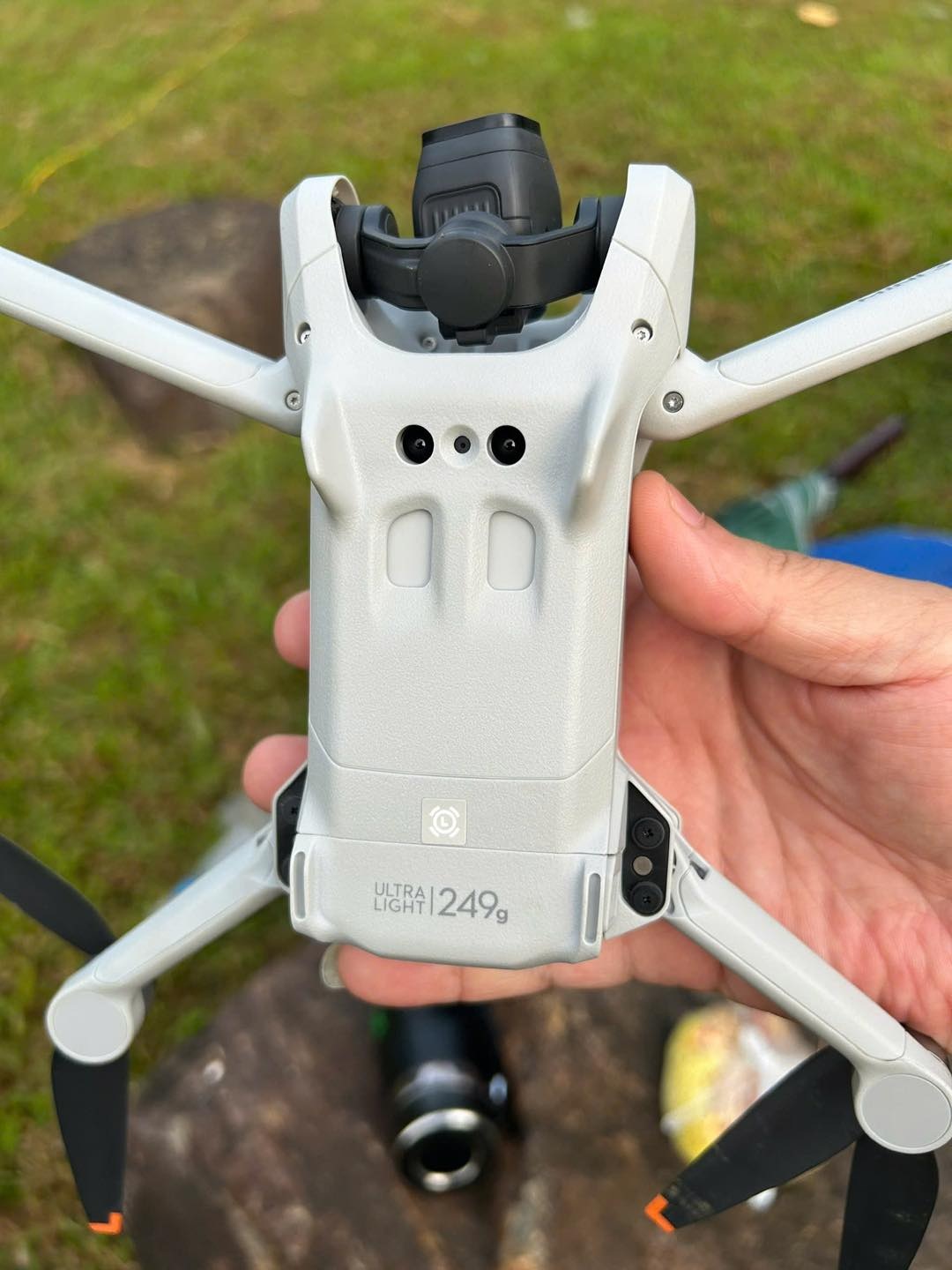 Nam thanh niên bay flycam trái phép tại sự kiện quan trọng ở Tuyên Quang - 1