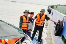 Cứu thuyền viên bị nạn trôi dạt 1km trên sông Soài Rạp