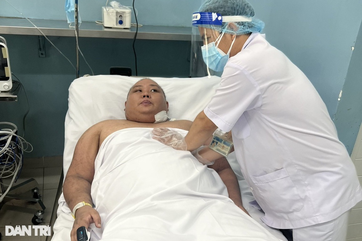 F0 nặng 140 kg phải chạy ECMO 84 ngày liên tục, nằm viện 4 tháng trời - 2 F0 nặng 140 kg phải chạy ECMO 84 ngày liên tục, nằm viện 4 tháng trời - 2