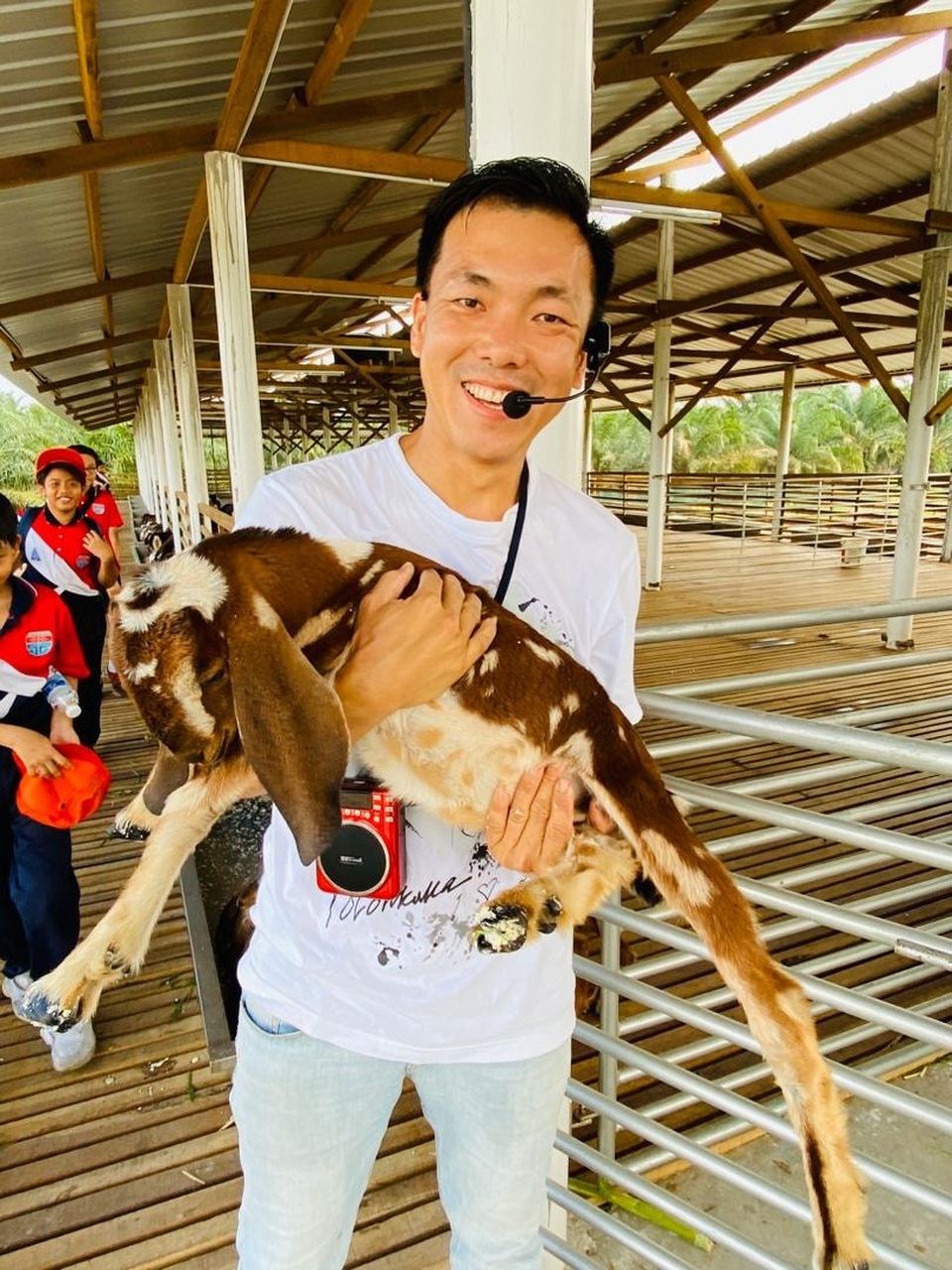 Giám đốc ngân hàng bỏ việc lương cao để sống với ước mơ làm nông dân - 2 Giám đốc ngân hàng bỏ việc lương cao để sống với ước mơ làm nông dân - 2