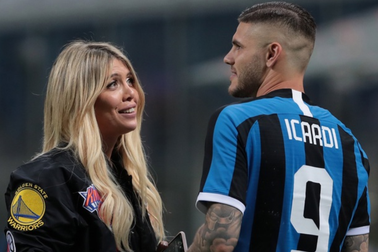 Bà xã Icardi bất ngờ hoá “thiên thần” gợi cảm