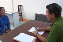 Cụ bà 70 tuổi vờ mua rồi ra tay trộm vàng