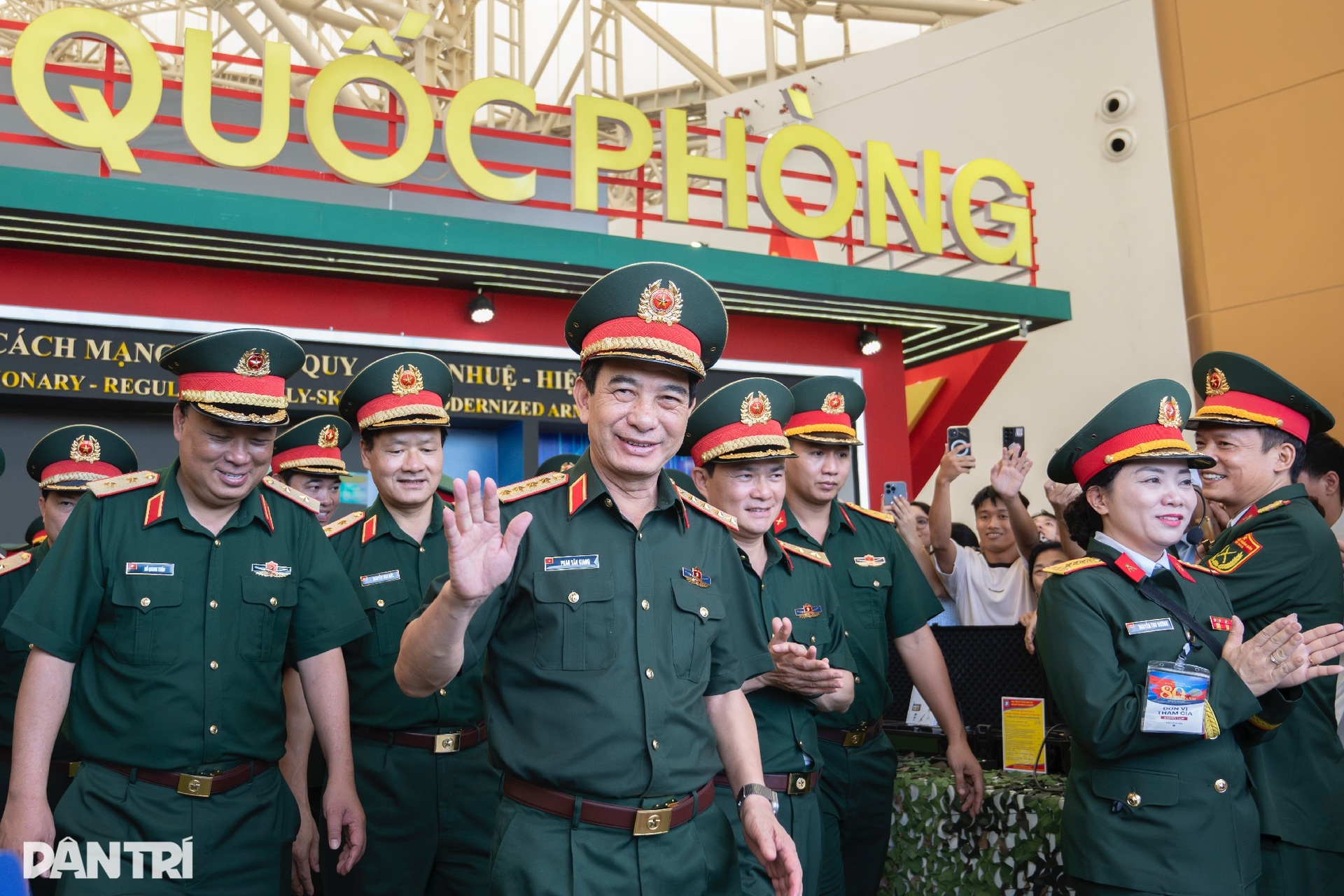 Đại tướng Phan Văn Giang trải nghiệm lái xe không kính đường Trường Sơn - 1