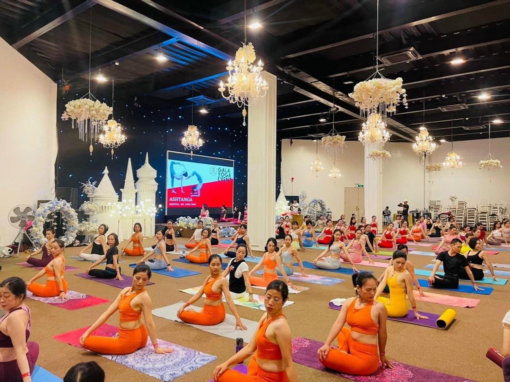 Hành trình đến với yoga của cô gái vàng yoga Luna Thái - 4 Hành trình đến với yoga của cô gái vàng yoga Luna Thái - 4