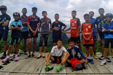 Hé lộ lý do đội bóng Thái Lan vào hang bất chấp cảnh báo nguy hiểm