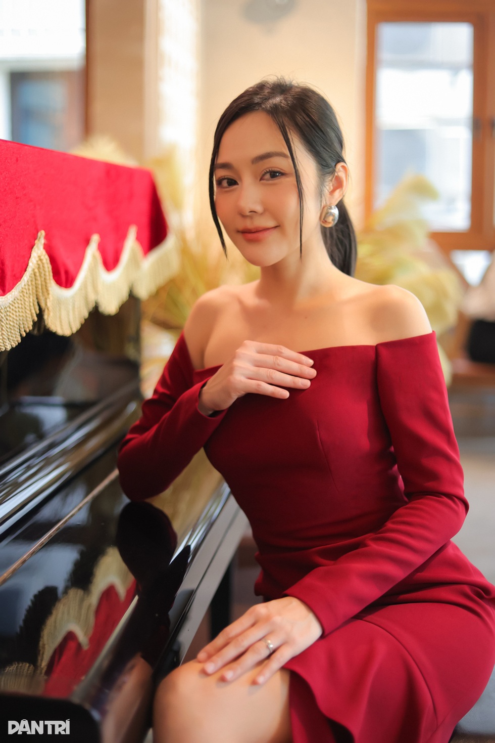 MC Thu Thủy vừa đạt 8.5 IELTS, hé lộ sự hỗ trợ thầm lặng của chồng Đức - 3 MC Thu Thủy vừa đạt 8.5 IELTS, hé lộ sự hỗ trợ thầm lặng của chồng Đức - 3