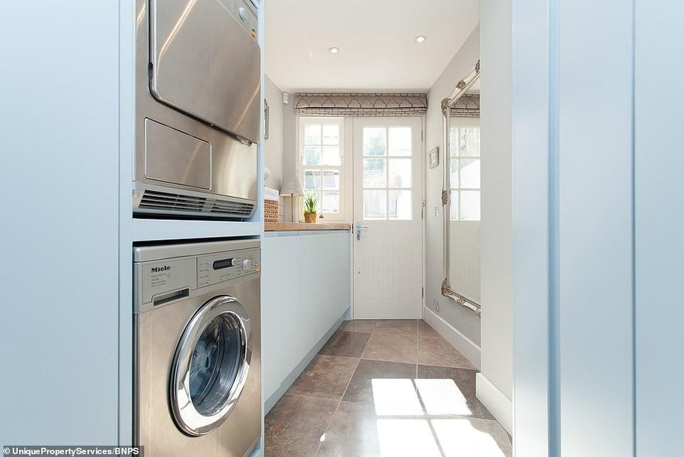Nhà mỏng nhất London gây sốc khi được rao bán với giá hơn 55 tỷ đồng - 3 Nhà mỏng nhất London gây sốc khi được rao bán với giá hơn 55 tỷ đồng - 3