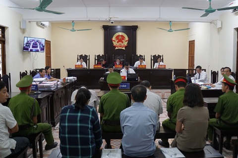 Xét xử vụ gian lận điểm thi: Vợ ông Triệu Tài Vinh xin vắng mặt tại phiên tòa