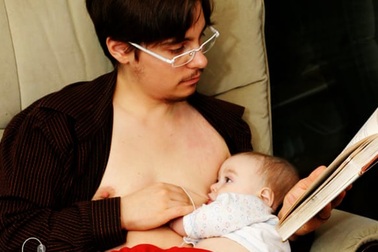 Những ông bố chơi với con "siêu khéo"