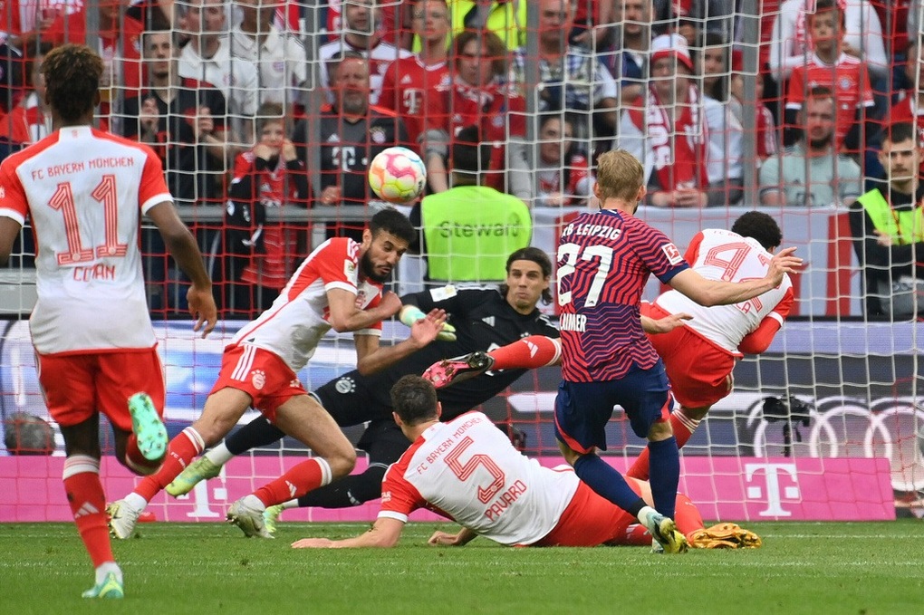 Hai lần bị thổi phạt đền, Bayern Munich có nguy cơ mất ngôi đầu bảng - 2 Hai lần bị thổi phạt đền, Bayern Munich có nguy cơ mất ngôi đầu bảng - 2