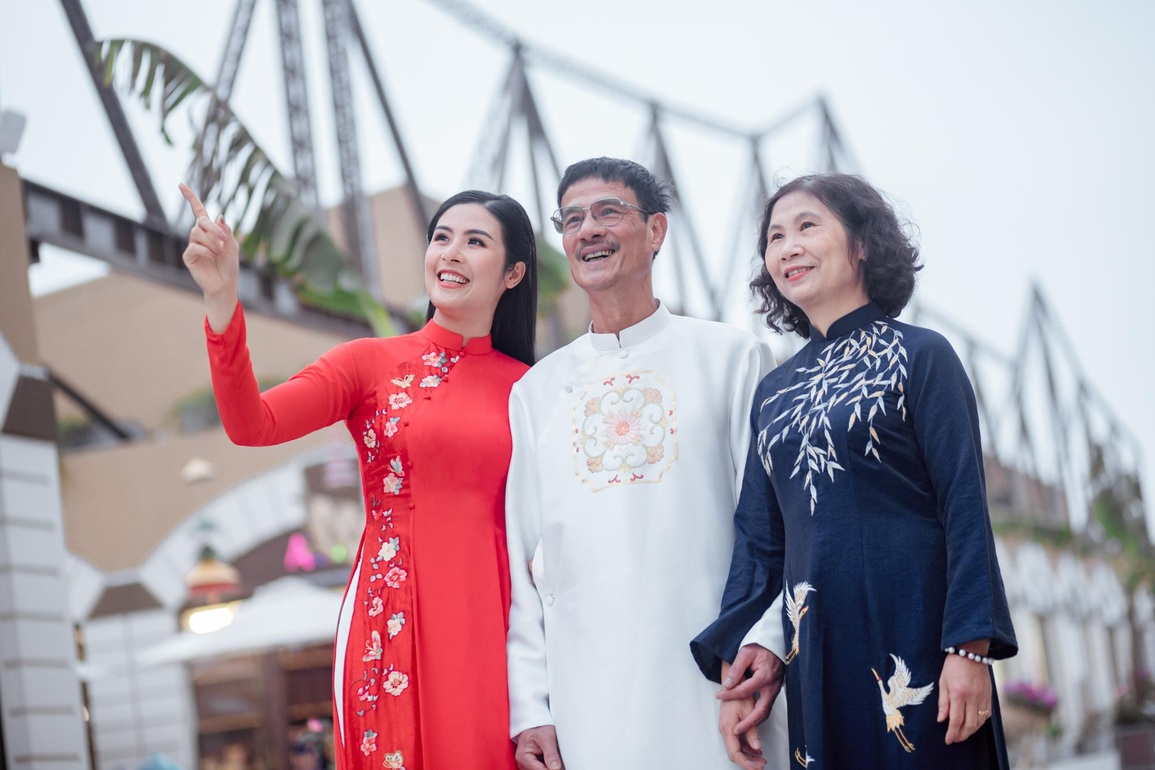 Đường hoa Home Hanoi Xuan khiến loạt người đẹp Việt mê mẩn - 2 Đường hoa Home Hanoi Xuan khiến loạt người đẹp Việt mê mẩn - 2