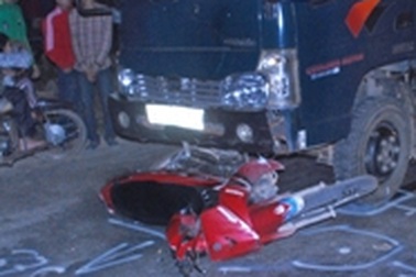 Bỏ mạng ngay trước cổng nhà