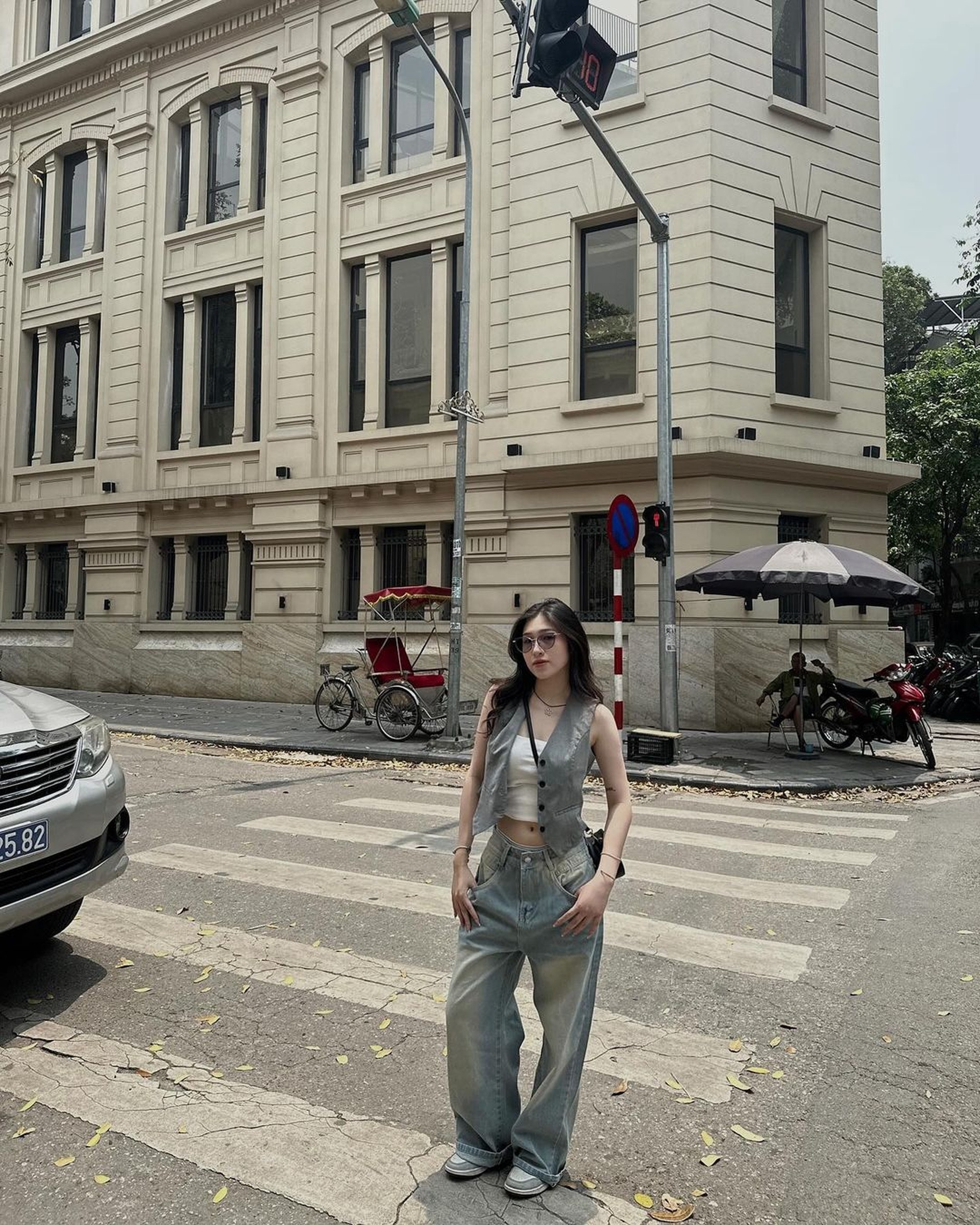 Bức tường phố Lò Sũ và những địa điểm khiến giới trẻ Việt xếp hàng chụp ảnh - 4 Bức tường phố Lò Sũ và những địa điểm khiến giới trẻ Việt xếp hàng chụp ảnh - 4