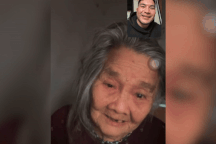 Bà ngoại 91 tuổi gạt nước mắt, hứa tập đi, cố sống chờ cháu trai ở Nhật về