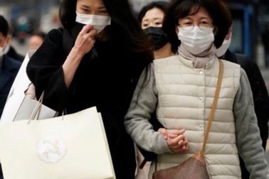 Có triệu chứng nhiễm Covid-19, hai mẹ con vẫn "né" cách ly cố đi du lịch