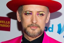 Những sao nam bê bối vì nghiện sex và “lên giường” với gái gọi