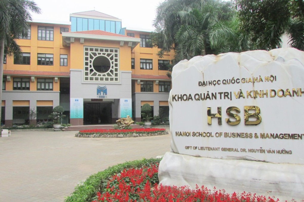 Đại học không tuyển thí sinh thấp bé: Tuyển nam vương, hoa hậu hay cử nhân? - 1 Đại học không tuyển thí sinh thấp bé: Tuyển nam vương, hoa hậu hay cử nhân? - 1