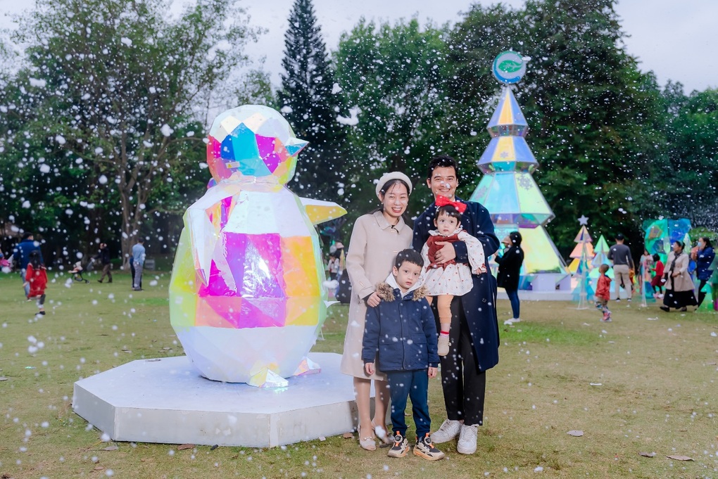 Đón Noel sớm: Cha mẹ đưa con đến Khu rừng pha lê cách hồ Hoàn Kiếm 14km - 4 Đón Noel sớm: Cha mẹ đưa con đến Khu rừng pha lê cách hồ Hoàn Kiếm 14km - 4