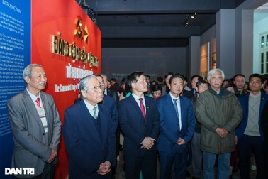 Trưng bày chuyên đề: "Đảng Cộng sản Việt Nam - Từ Đại hội đến Đại hội"
