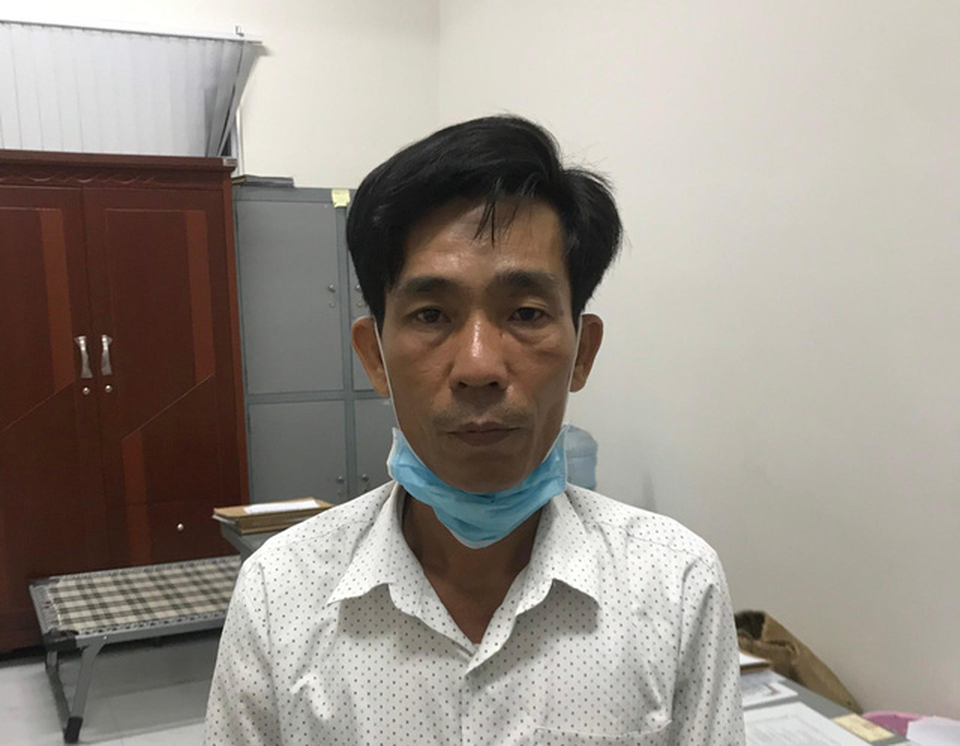 Lời khai kẻ trình thẻ công vụ giả đòi vào khu cách ly gặp người Trung Quốc - 1 Lời khai kẻ trình thẻ công vụ giả đòi vào khu cách ly gặp người Trung Quốc - 1