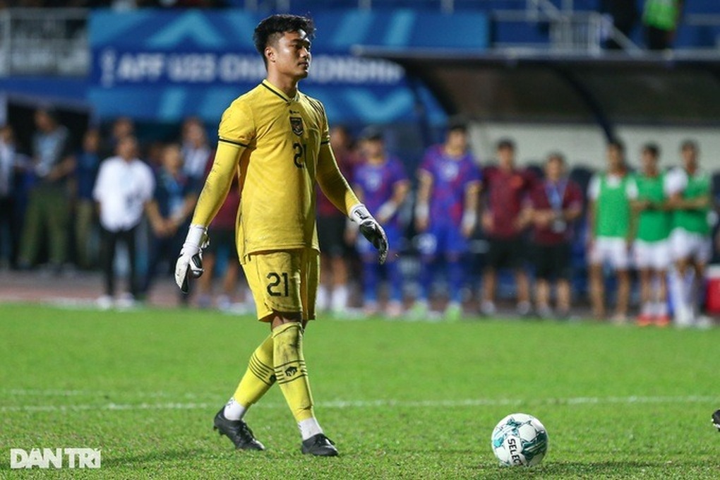 Đá hỏng luân lưu, thủ môn U23 Indonesia vẫn được ca ngợi hết lời - 2 Đá hỏng luân lưu, thủ môn U23 Indonesia vẫn được ca ngợi hết lời - 2
