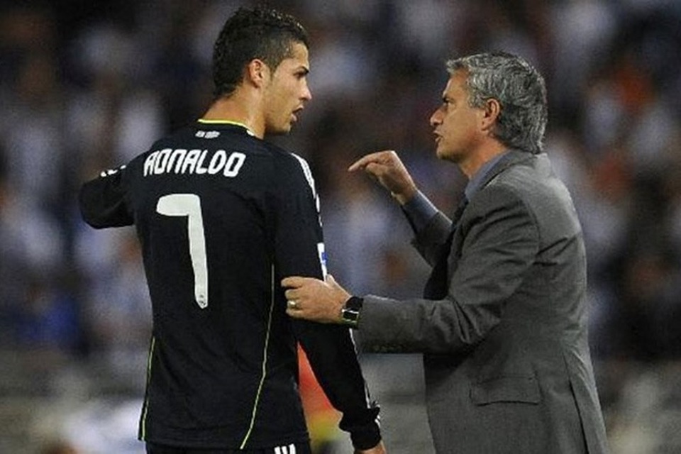 Bị mắng té tát, C.Ronaldo suýt khóc và định tẩn HLV Mourinho - 1 Bị mắng té tát, C.Ronaldo suýt khóc và định tẩn HLV Mourinho - 1